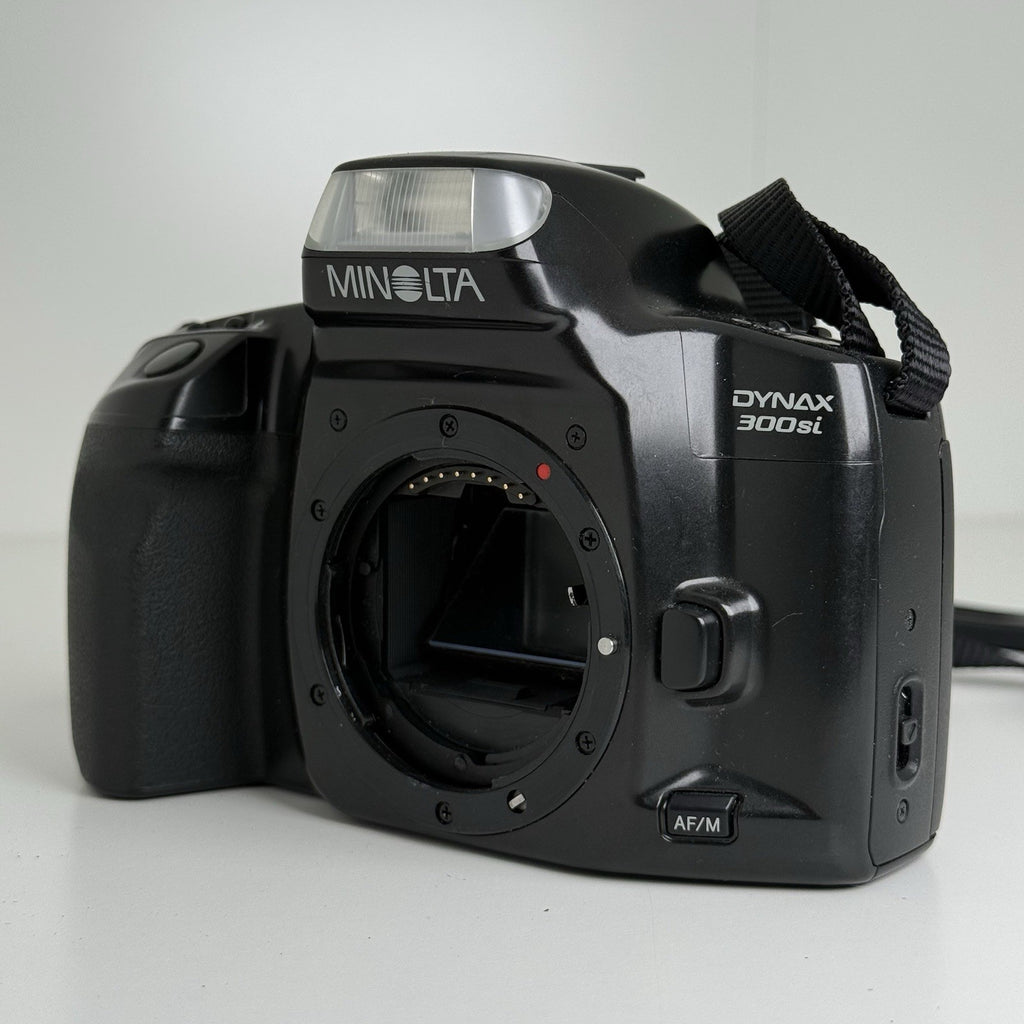 Minolta Dynax 300si Black 35mm SLR Film Camera Body Only