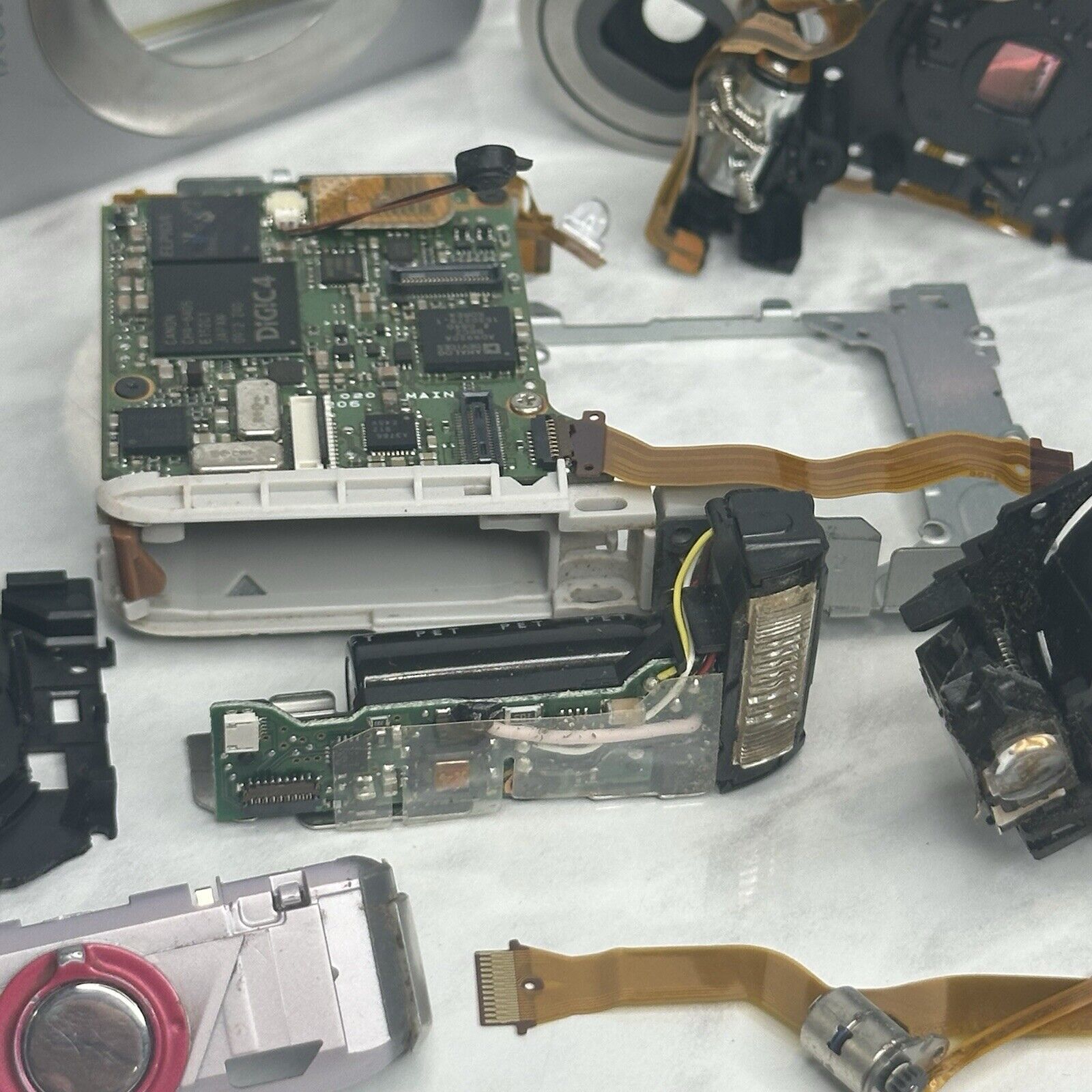 Canon IXUS 95 IS Digital Camera PARTS ONLY