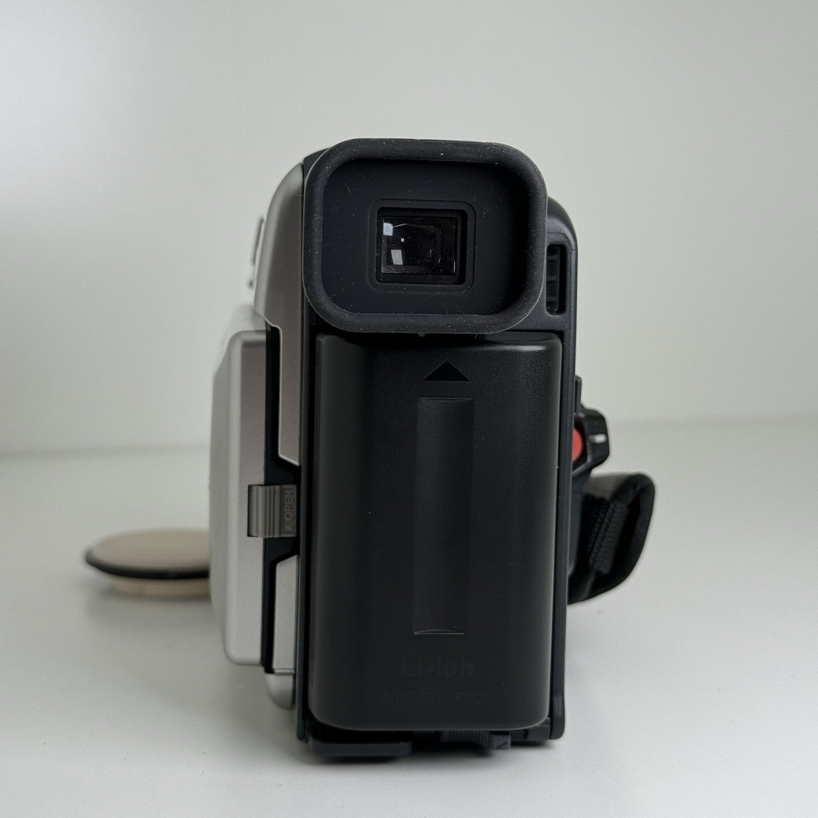 Panasonic NV-VZ10 VHS-C Camcorder Camera + Battery & Charger