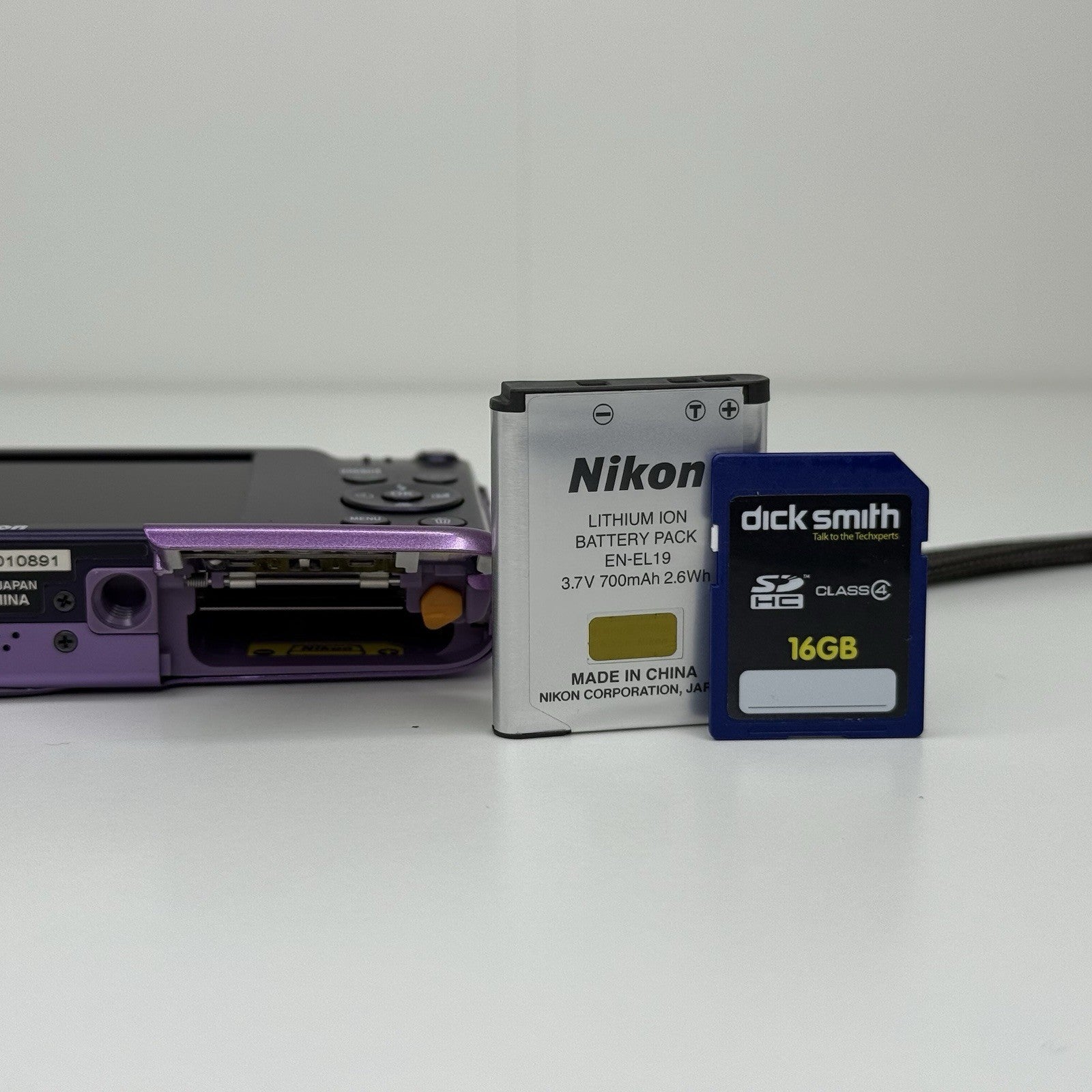 Nikon Coolpix S3500 Purple Compact Digital Camera + Case
