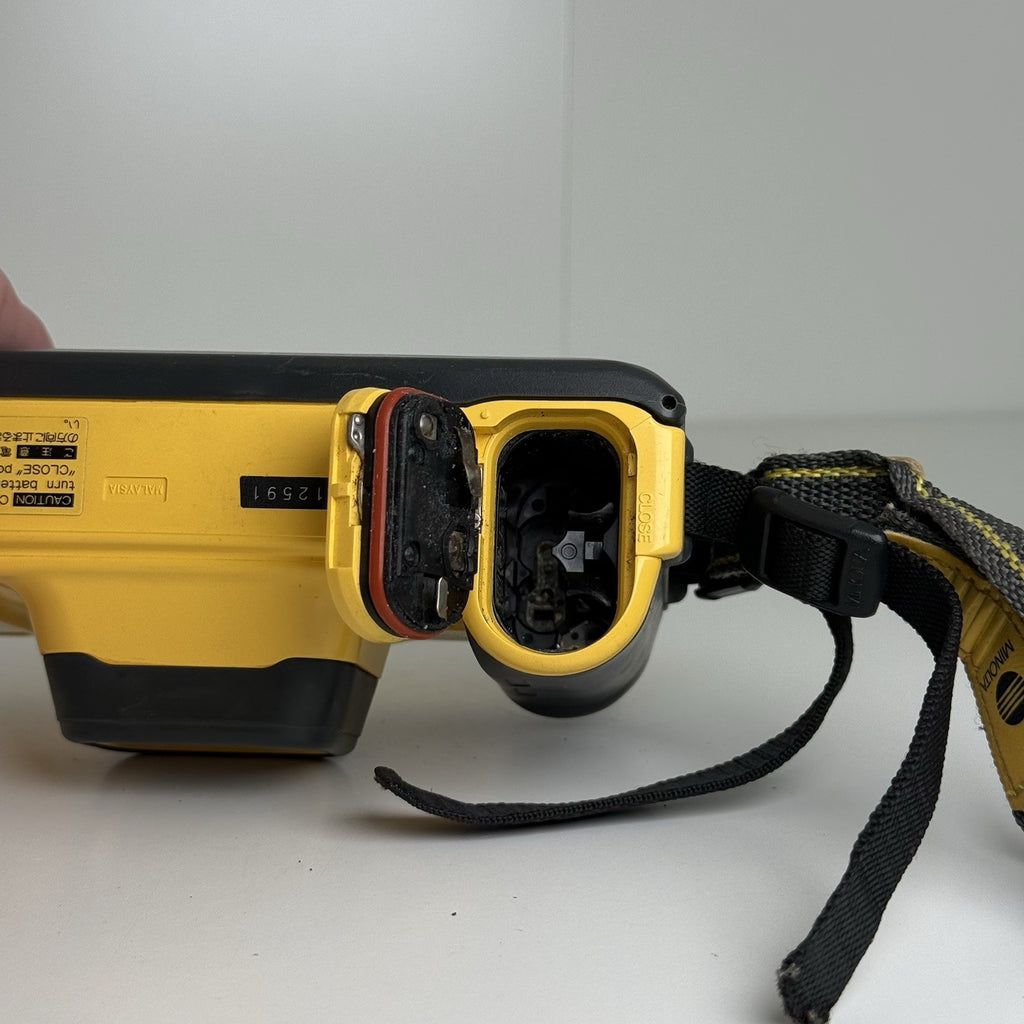 Minolta Weathermatic 35DL Waterproof 35mm Film Camera UNTESTED FOR PARTS ONLY!