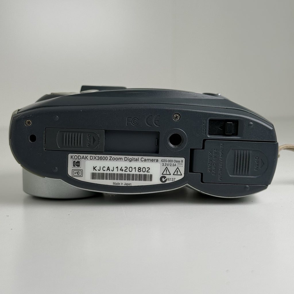 Kodak DX3600 Silver Compact Digital Camera + Case