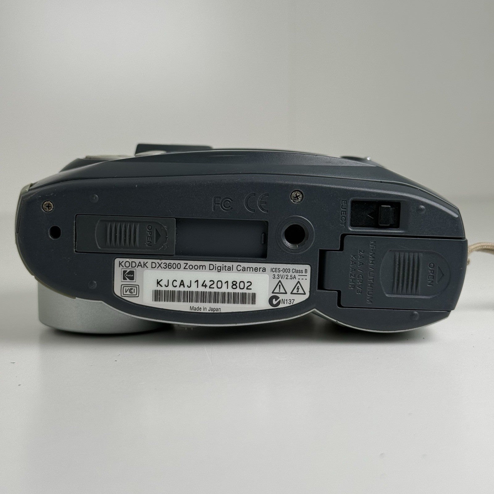 Kodak DX3600 Silver Compact Digital Camera + Case