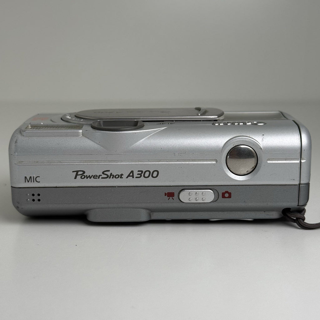Canon PowerShot A300 Silver Compact Digital Camera FOR PARTS ONLY!