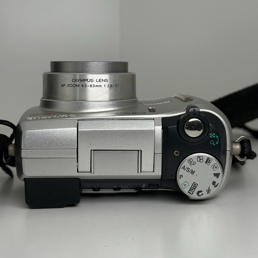 Olympus Camedia C-740 Ultra Zoom Silver Compact Digital Camera