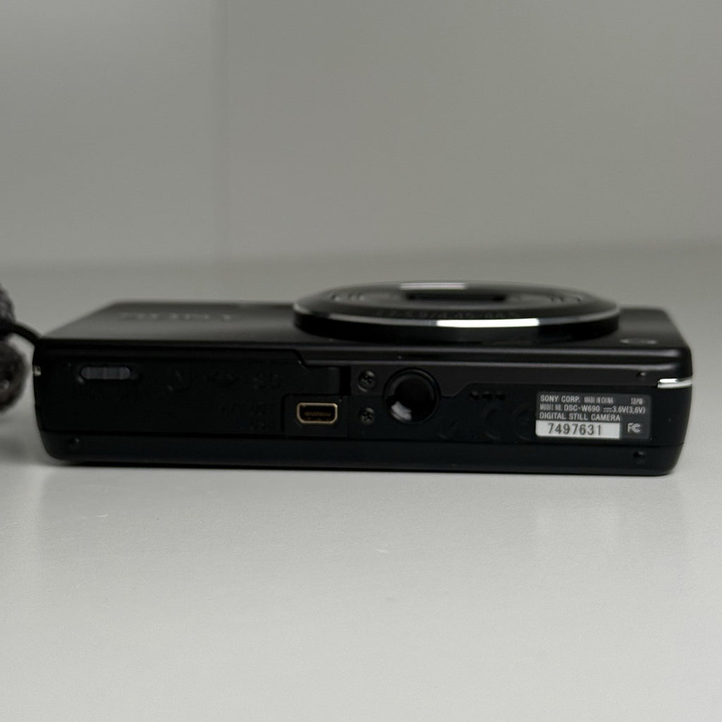 Sony CyberShot DSC-W690 Black Compact Digital Camera