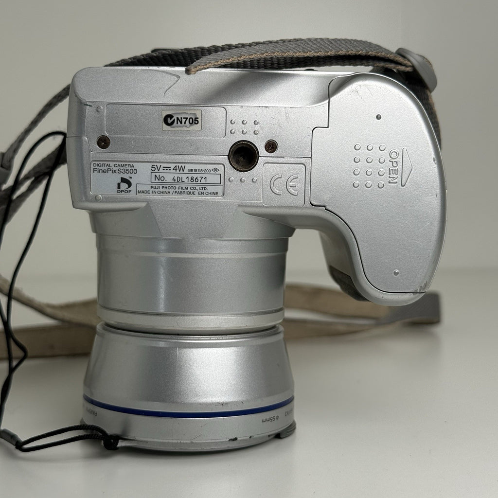 Fujifilm Finepix S3500 Silver Compact Digital Camera