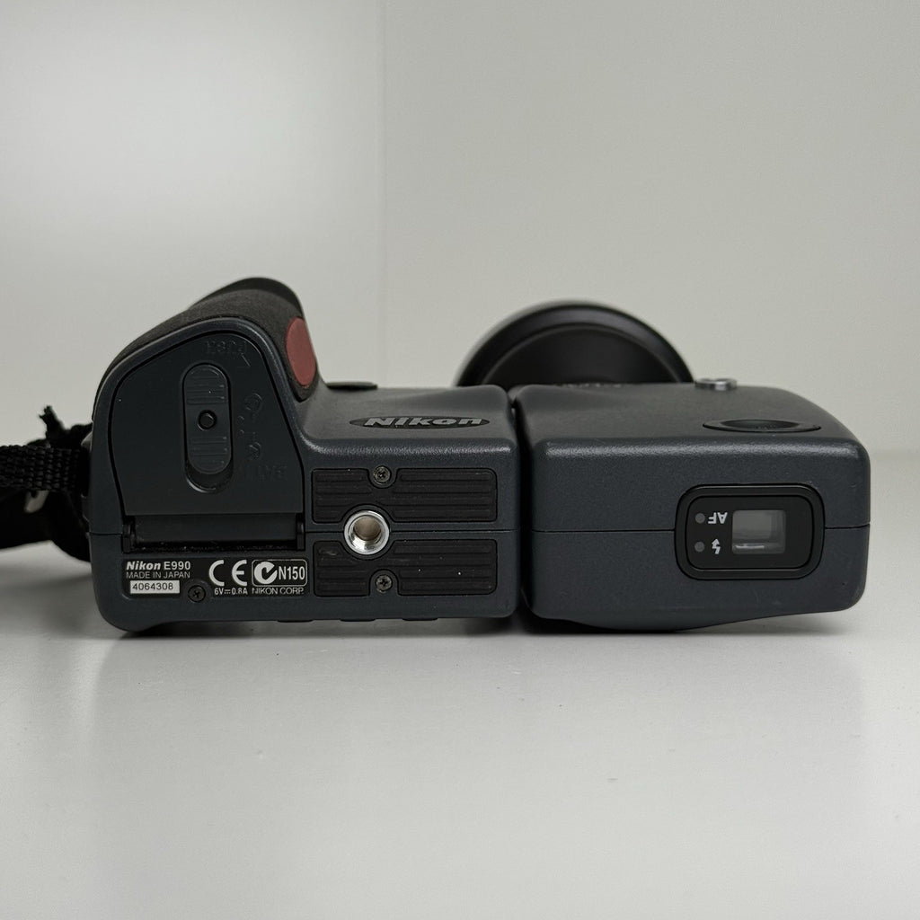 Nikon Coolpix E990 Grey Digital Camera + Tele Converter TC-E2 2x