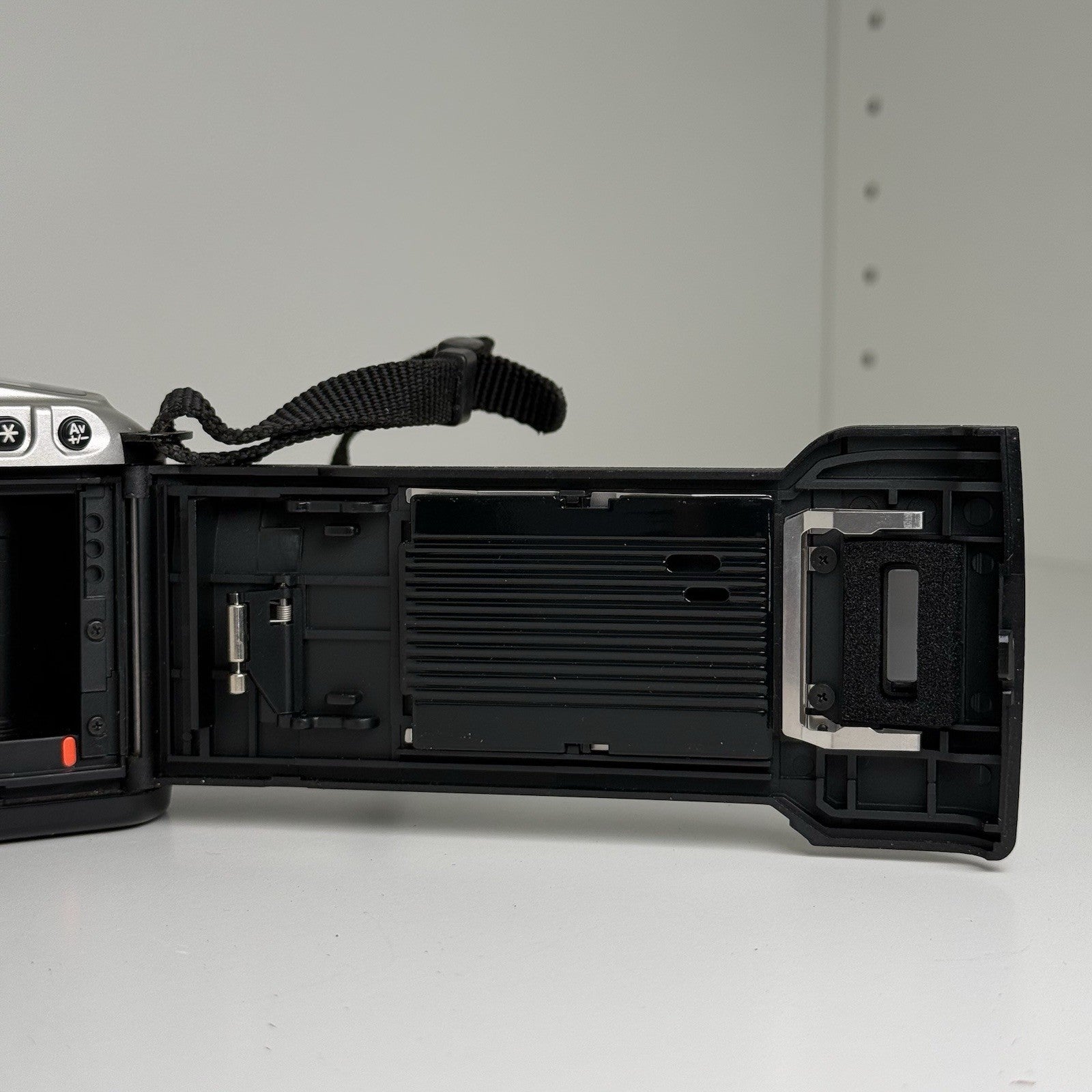 Canon EOS 500n 35mm SLR Film Camera with Canon 28-80mm Lens