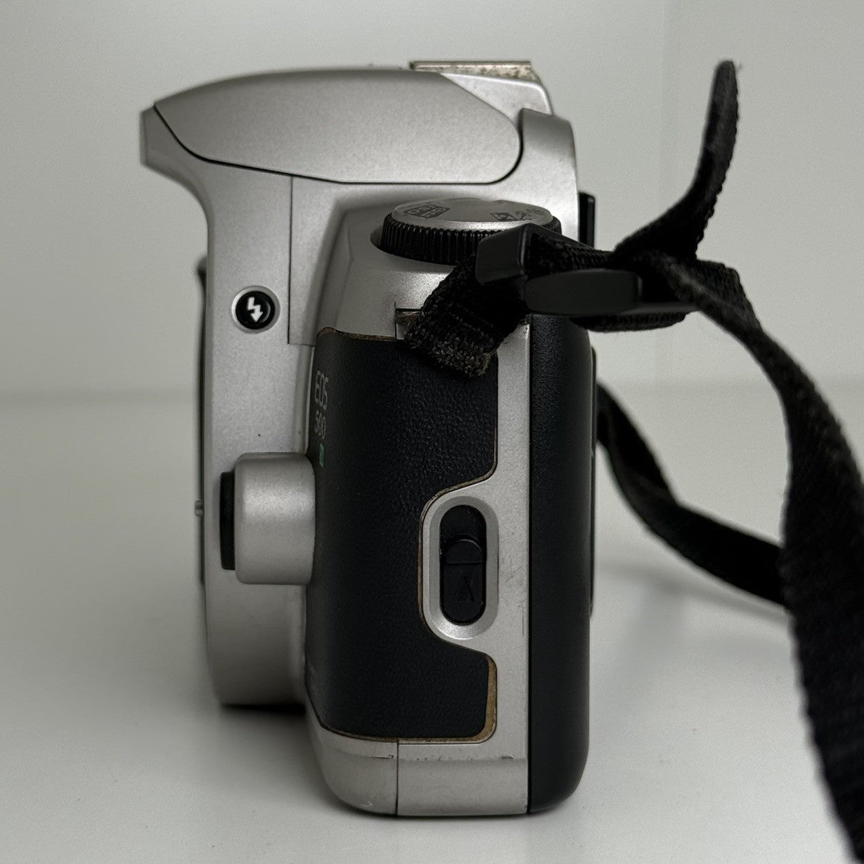 Canon EOS 500n 35mm SLR Film Camera Body Only