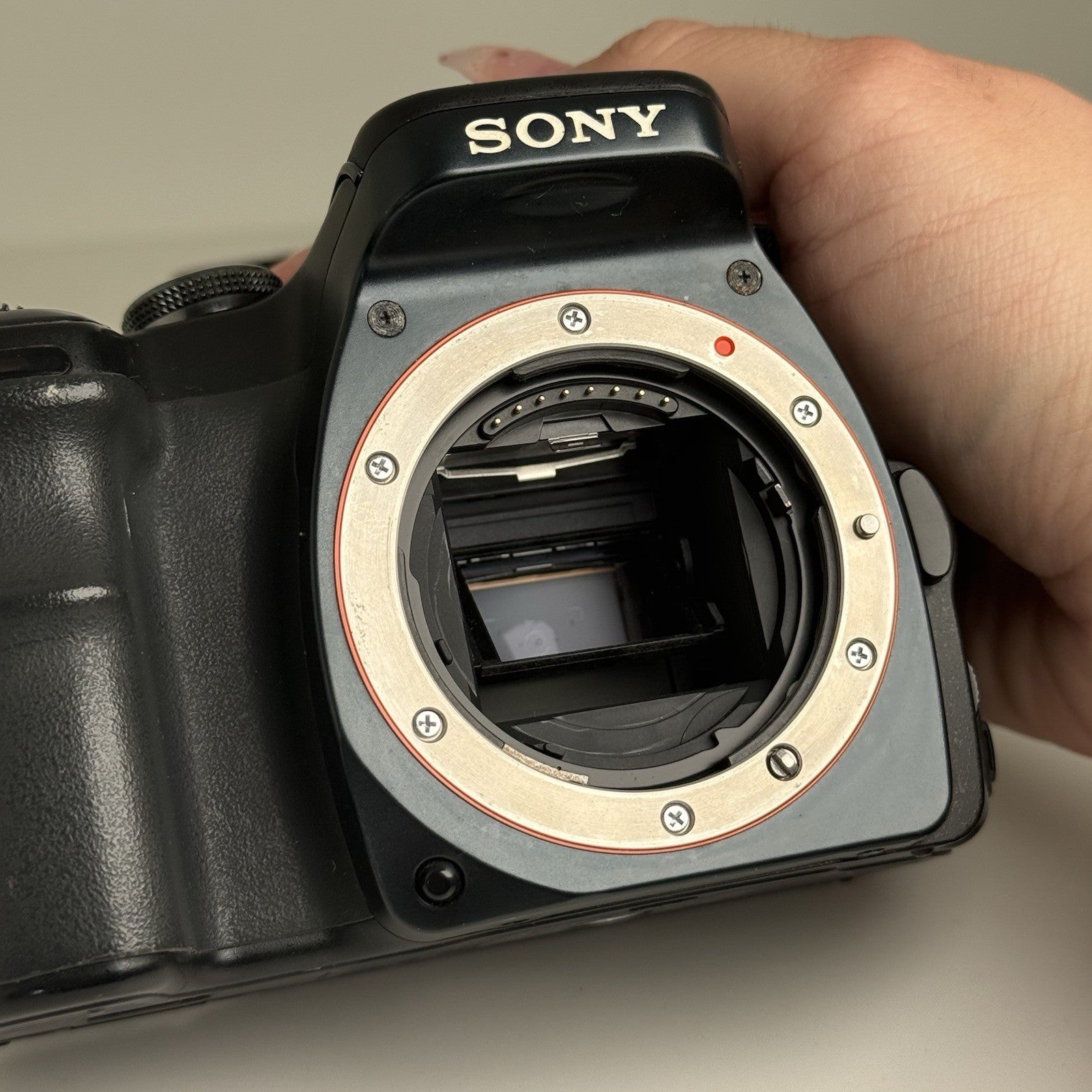 Sony DSLR-A100 Black Digital SLR Camera Body Only FOR PARTS ONLY!