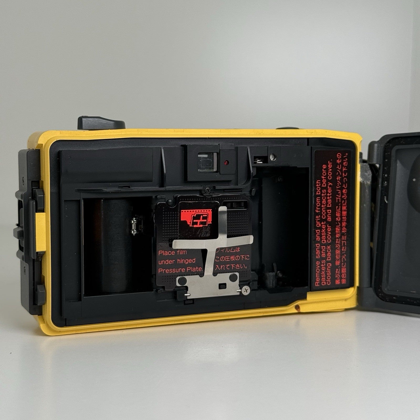 Minolta Weathermatic 35DL Waterproof 35mm Film Camera UNTESTED FOR PARTS ONLY!