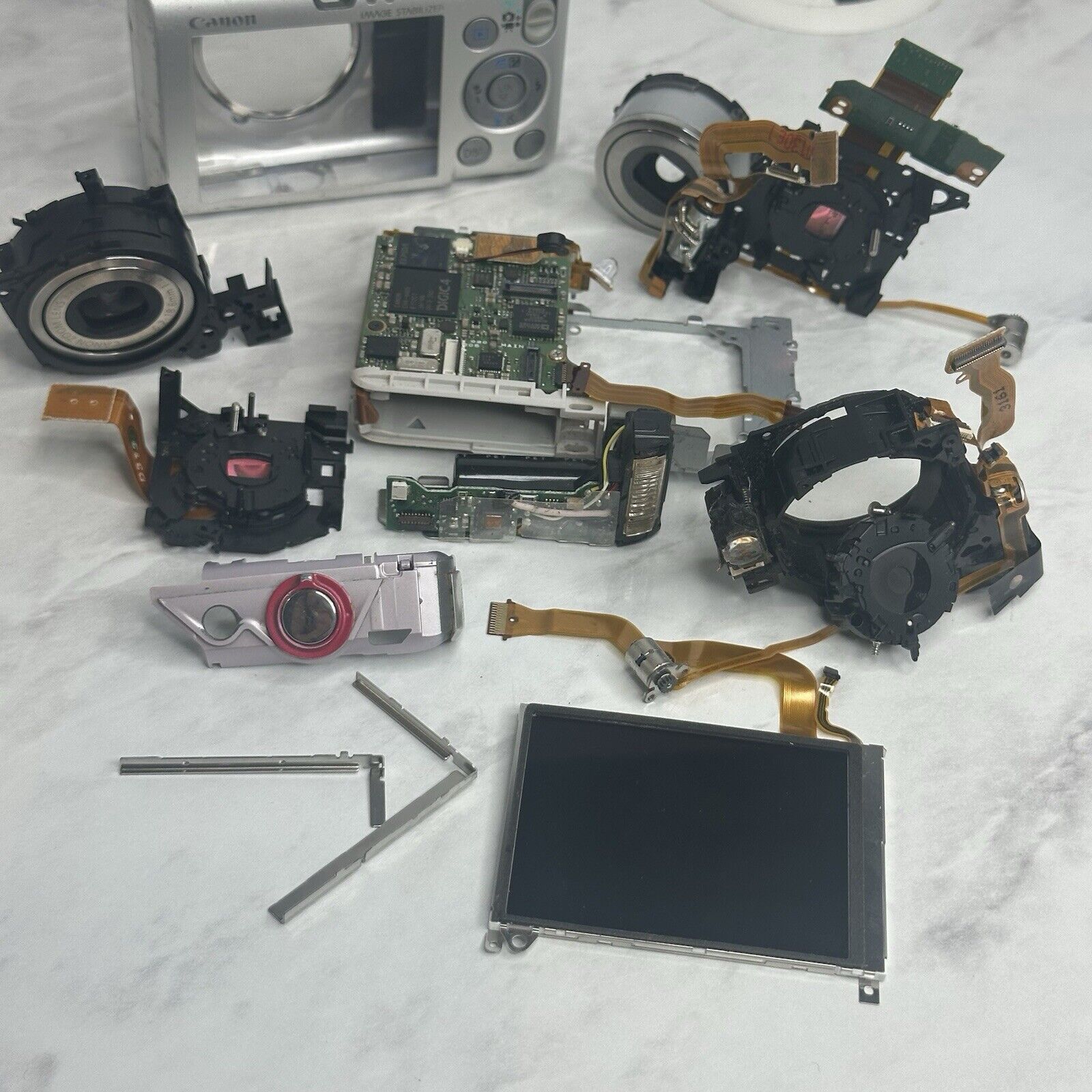 Canon IXUS 95 IS Digital Camera PARTS ONLY