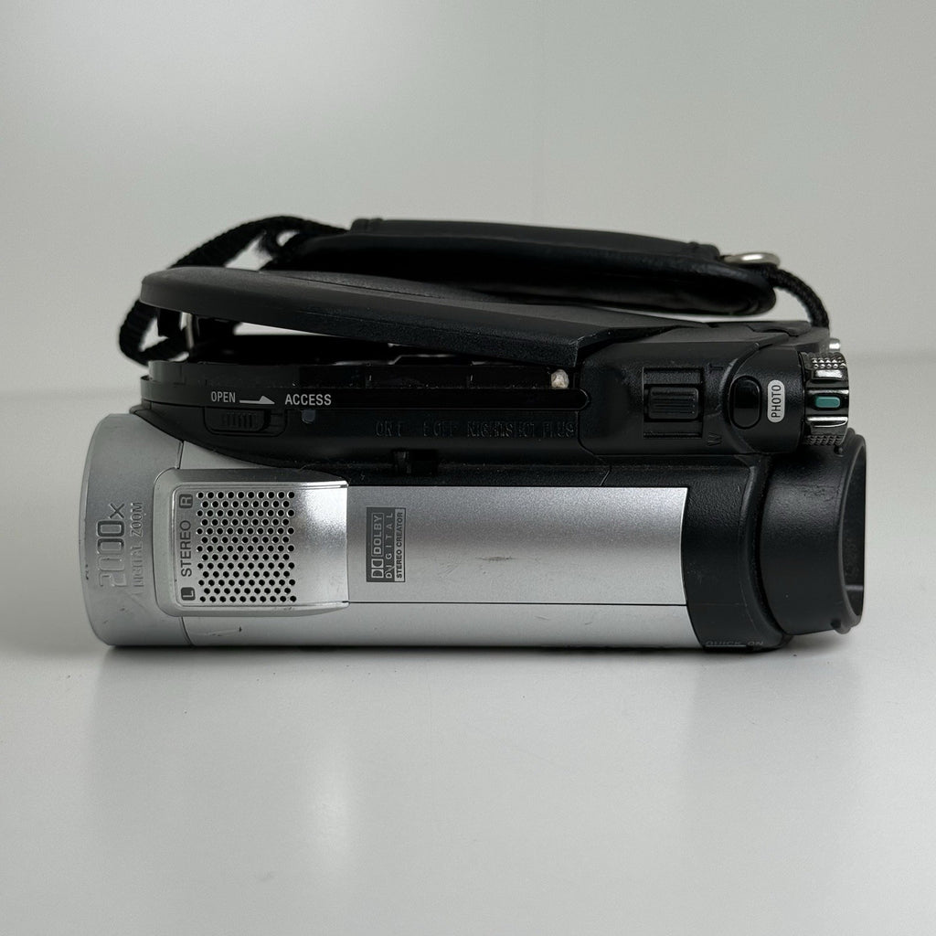 Sony Handycam DCR-DVD610 Mini DVD Camcorder Camera w/ Battery