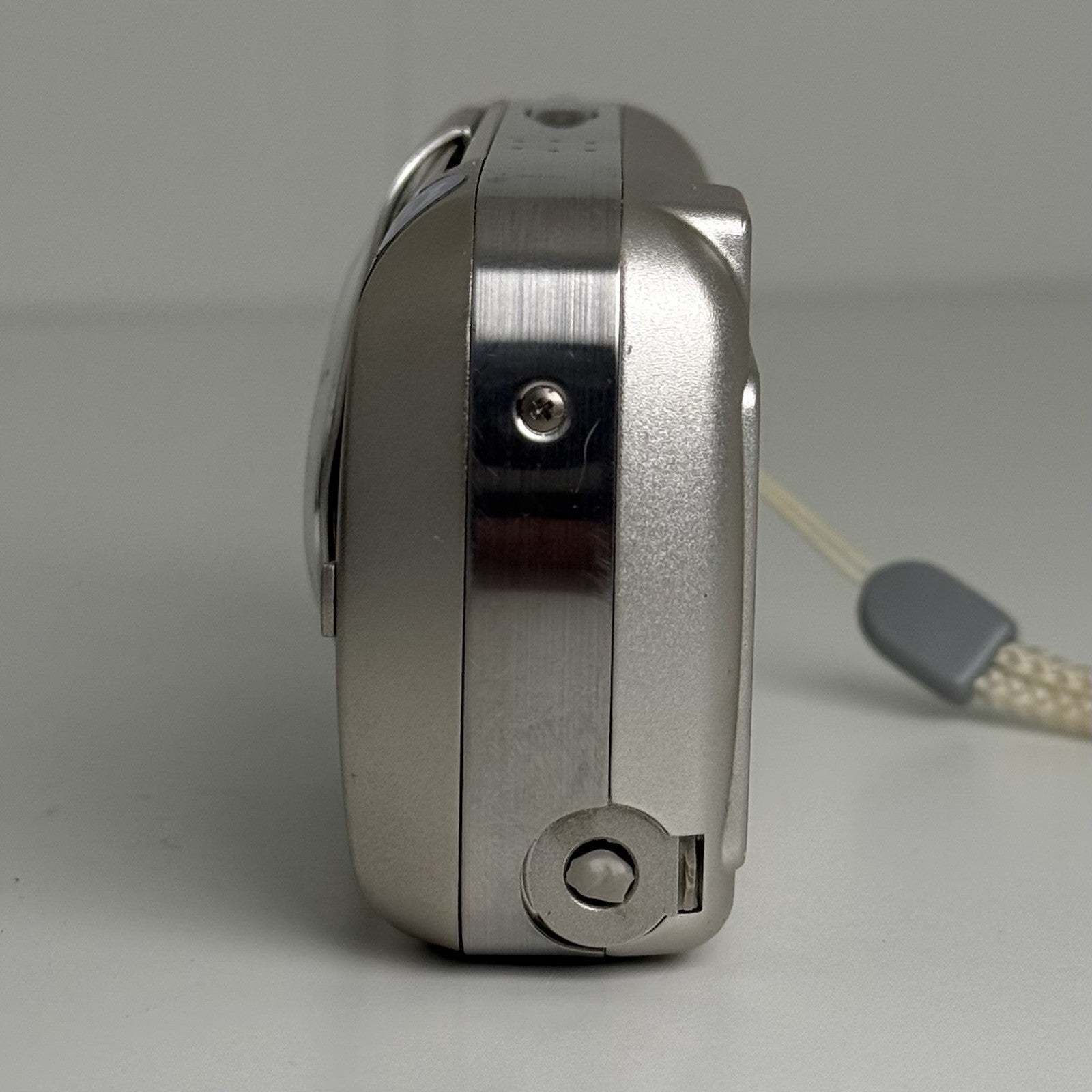 Olympus Stylus 410 Champagne Compact Digital Camera + Battery