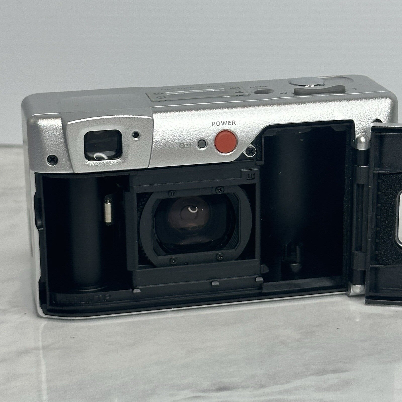 Chinon M-6200 35mm Film Silver Camera
